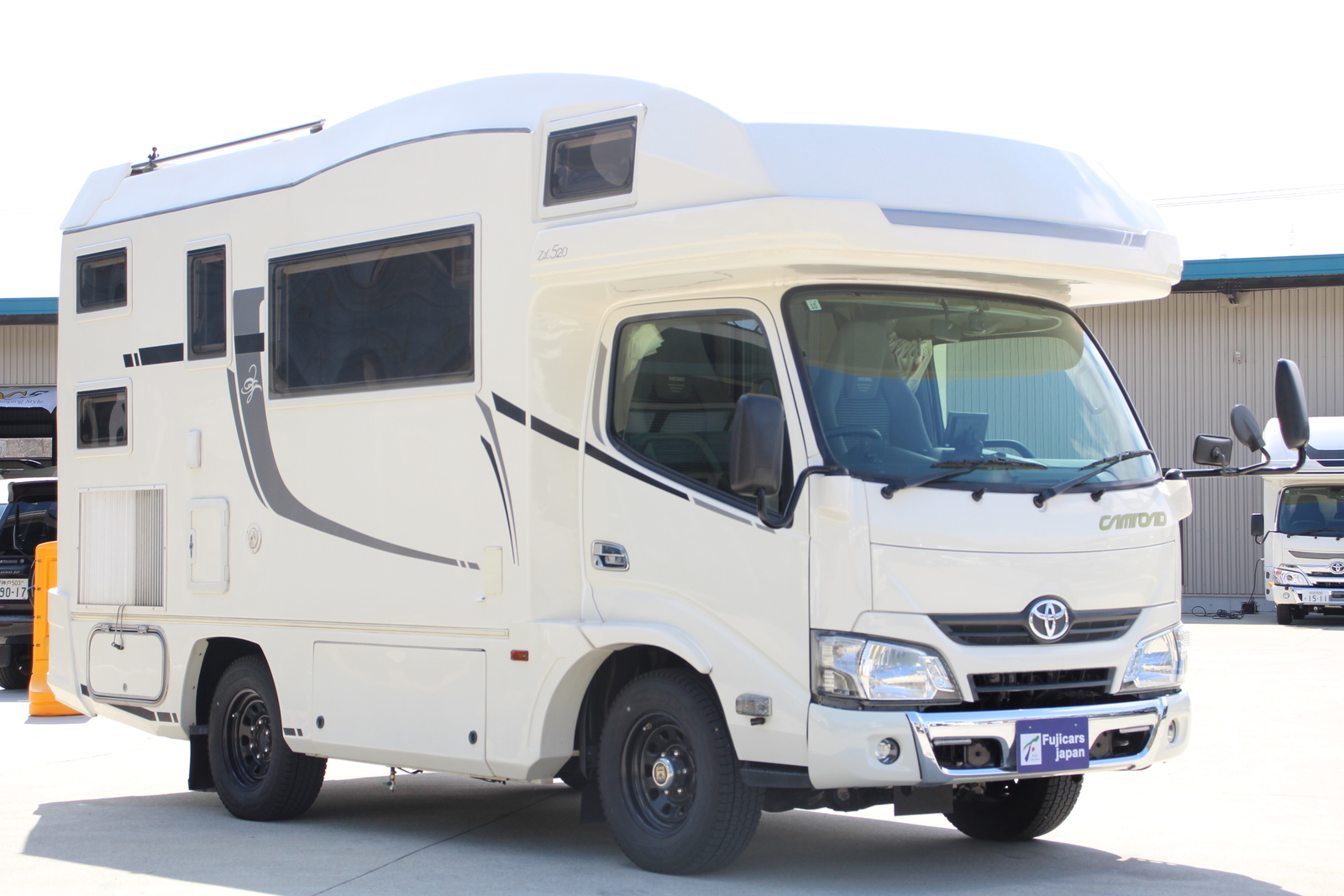 キャンピングカーキャブコン