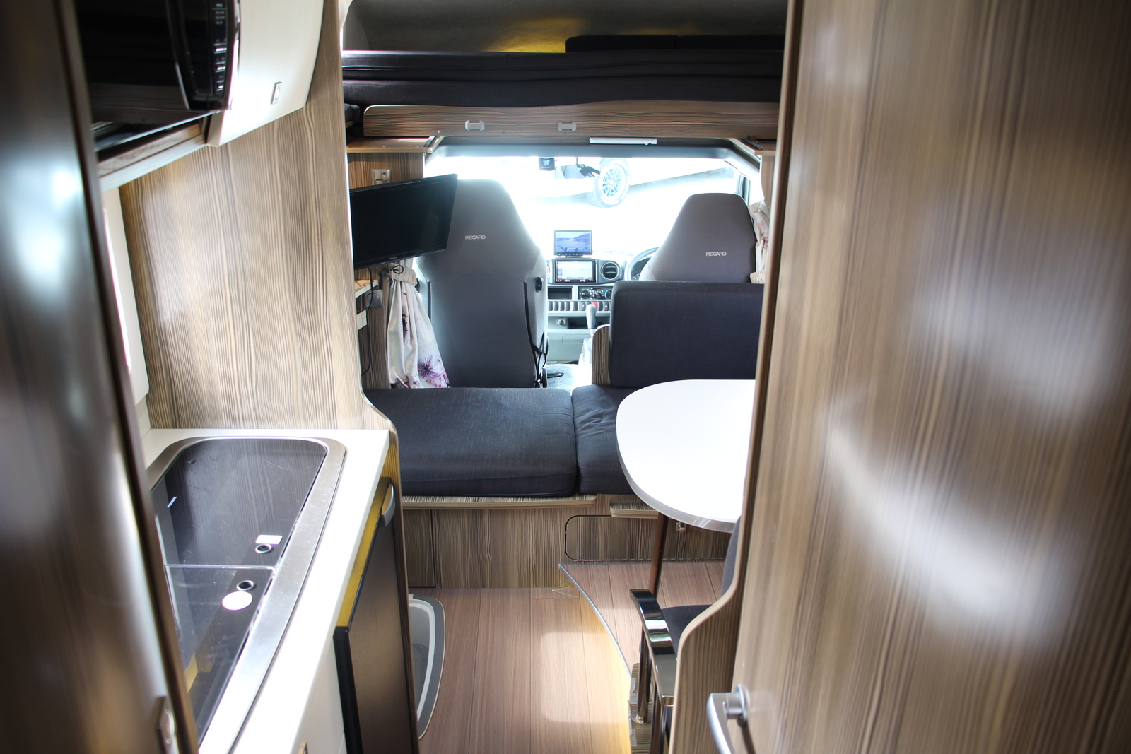 キャンピングカーキャブコン