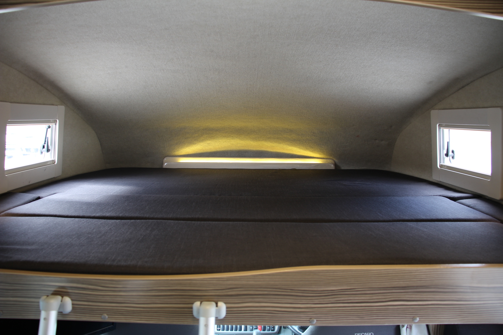 キャンピングカーキャブコン