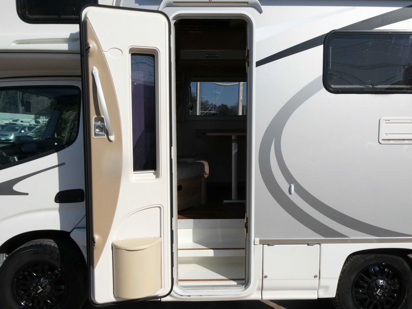 キャンピングカーキャブコン