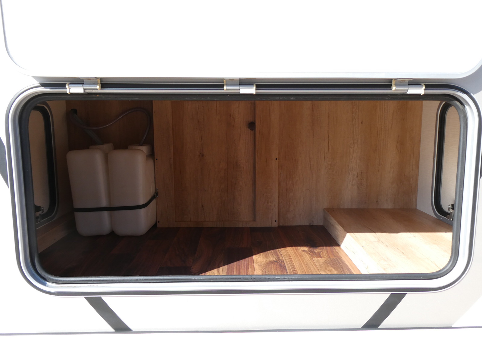 キャンピングカーキャブコン