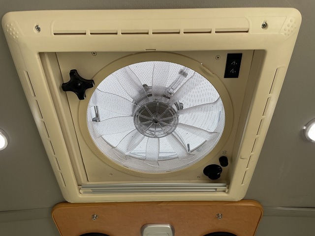 キャンピングカーバンコン