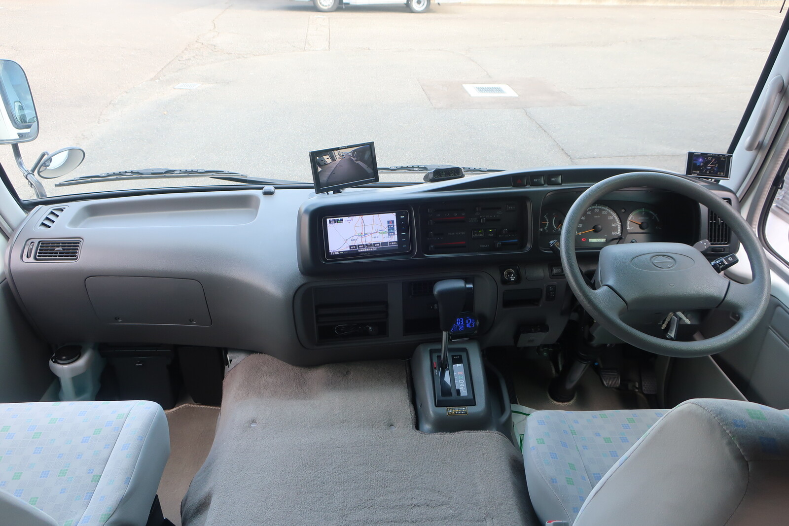 キャンピングカーバスコン