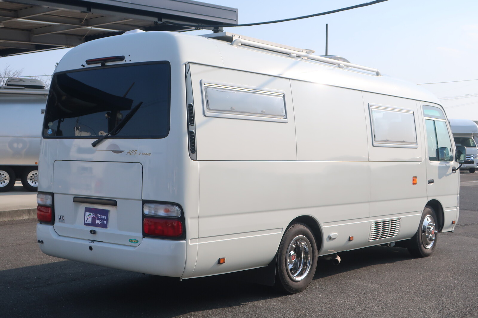 キャンピングカーバスコン