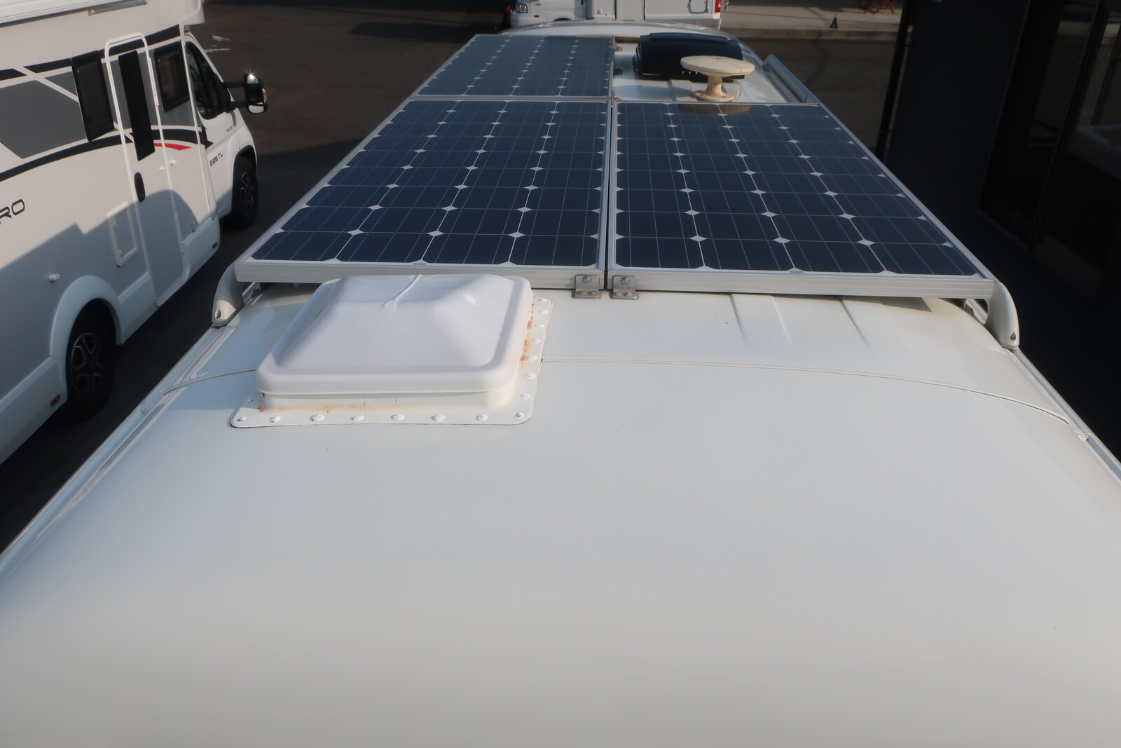 キャンピングカーバスコン