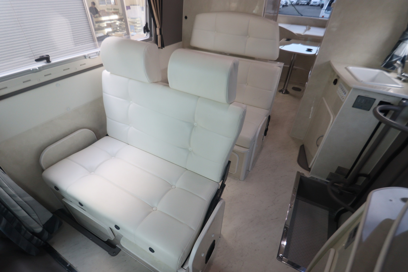 キャンピングカーバスコン