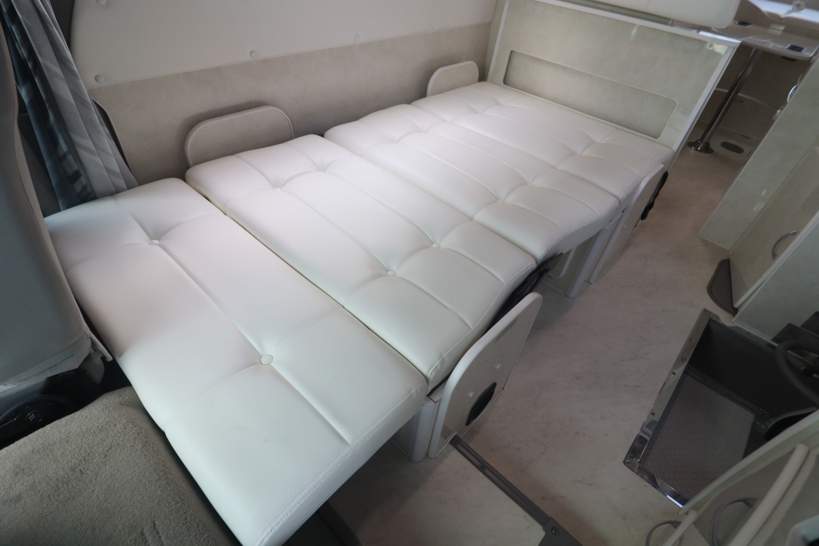 キャンピングカーバスコン