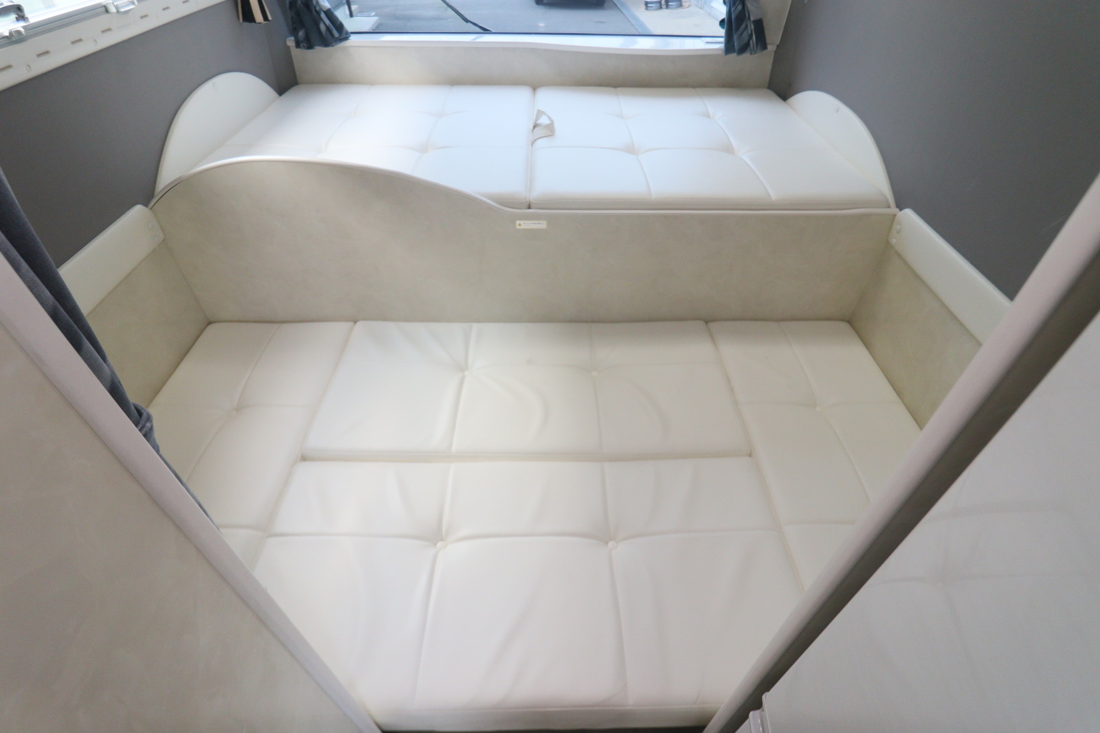 キャンピングカーバスコン