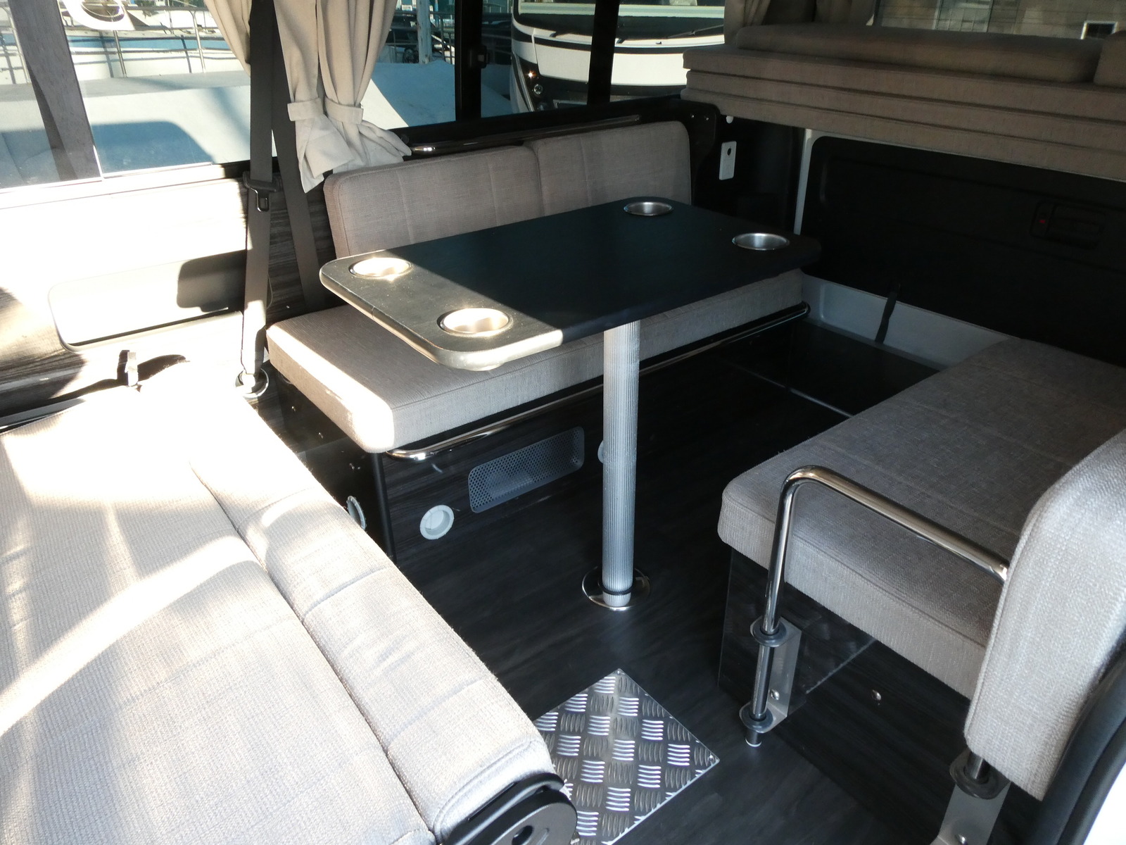 キャンピングカーバンコン