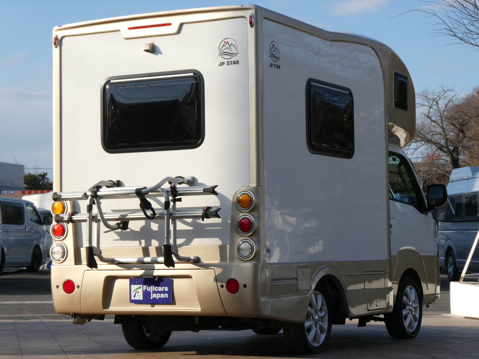 キャンピングカー軽キャンパー