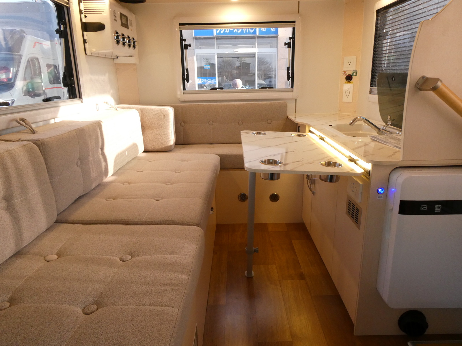 キャンピングカー軽キャンパー