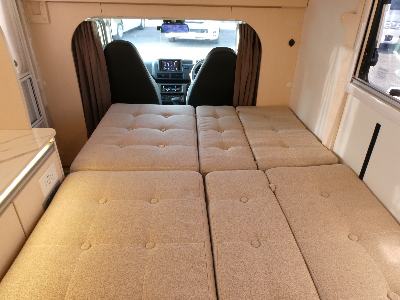 キャンピングカー軽キャンパー