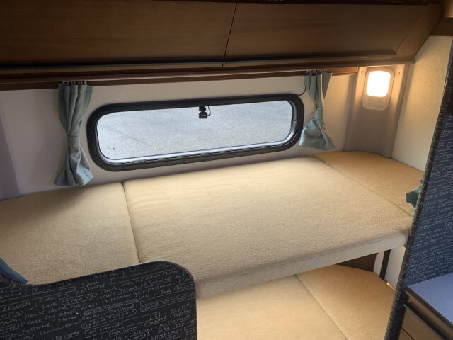 キャンピングカーキャブコン