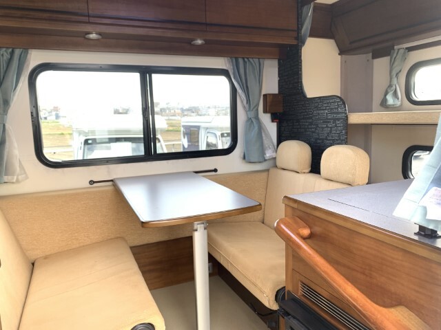 キャンピングカーキャブコン