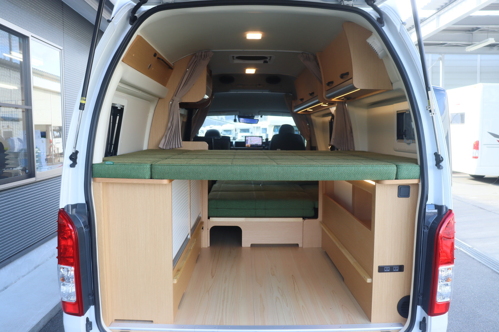 キャンピングカーバンコン