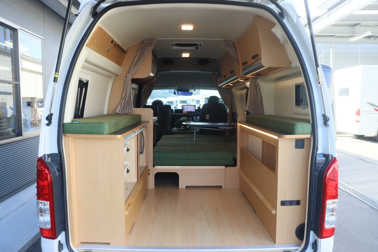 キャンピングカーバンコン