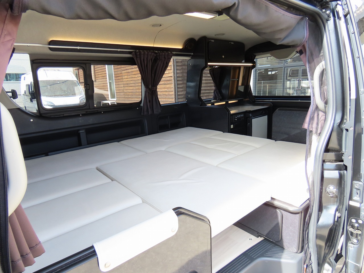 キャンピングカーバンコン