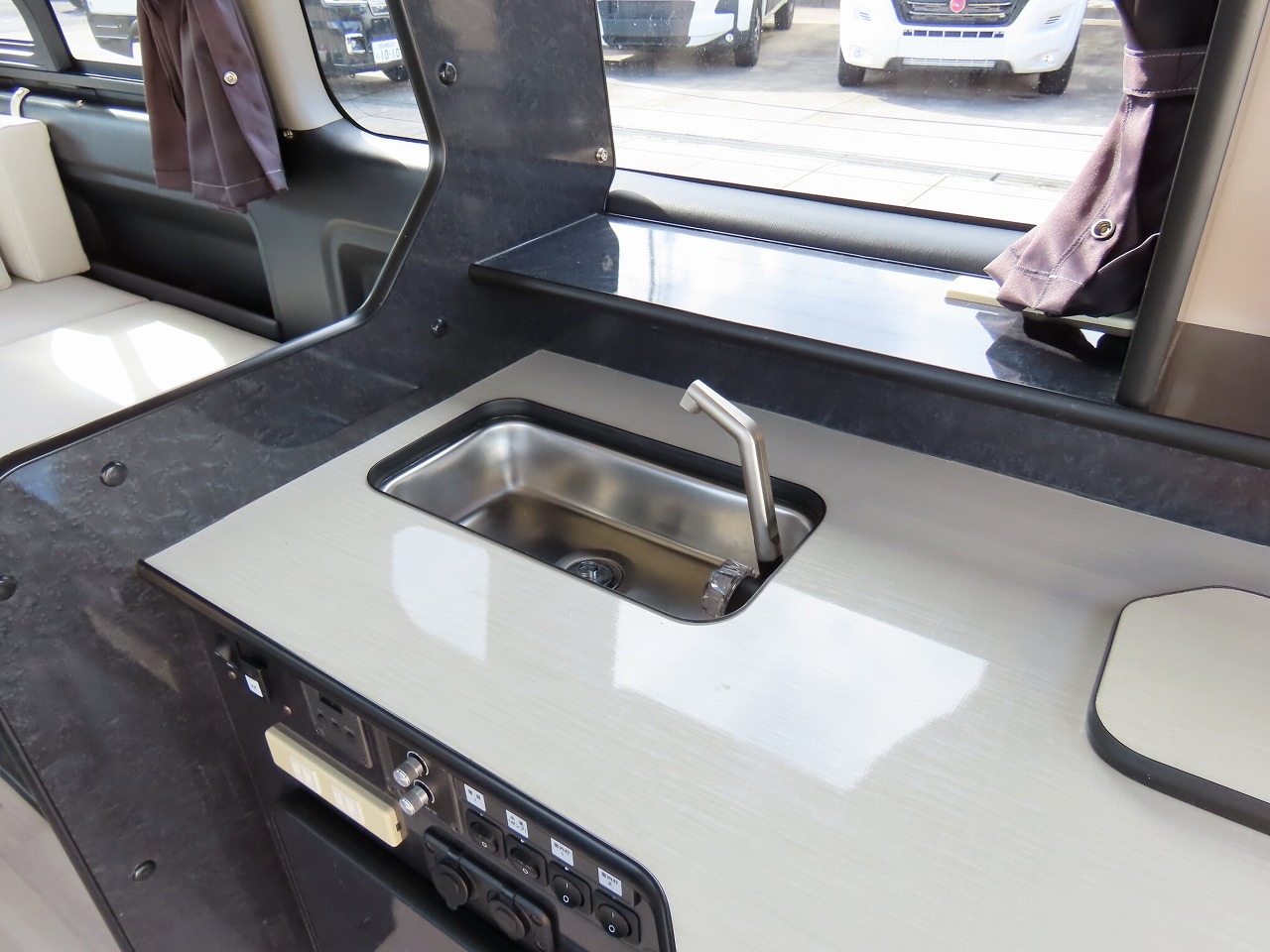 キャンピングカーバンコン