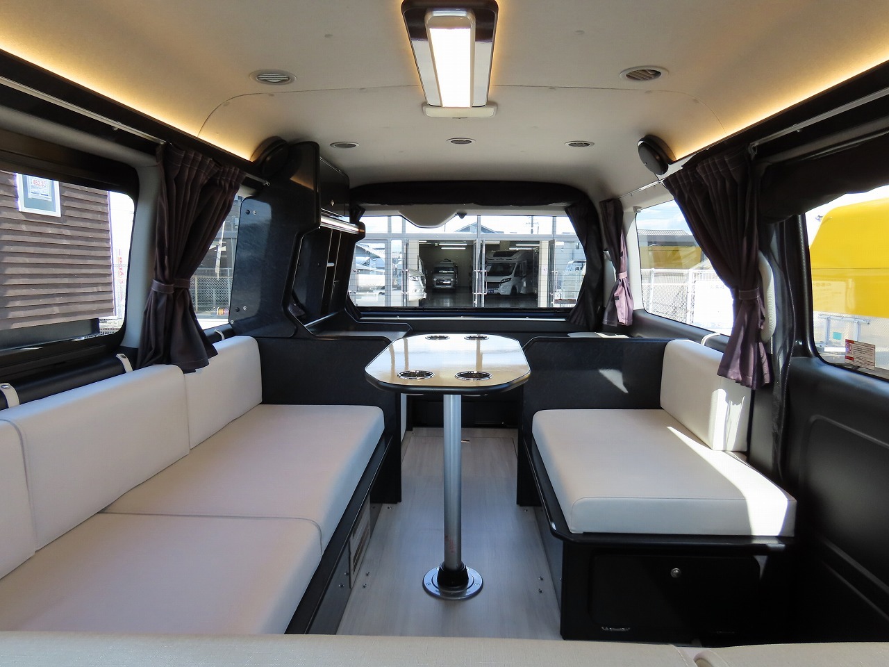 キャンピングカーバンコン