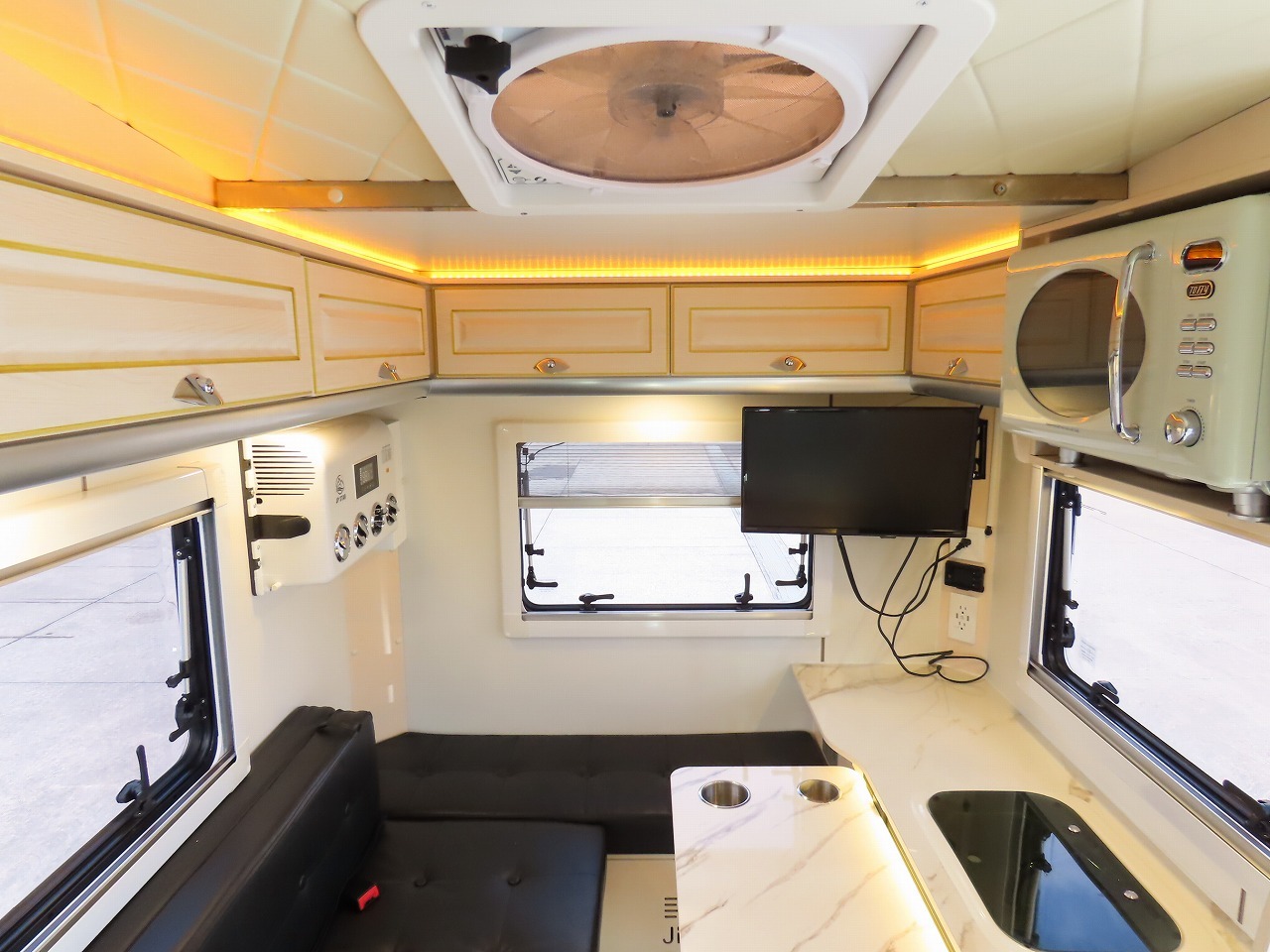 キャンピングカー軽キャンパー