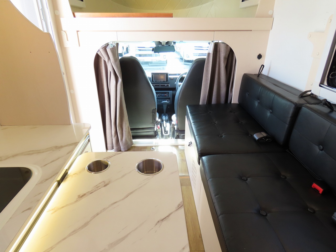 キャンピングカー軽キャンパー