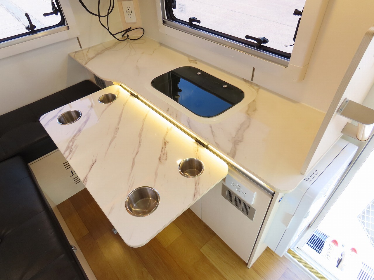 キャンピングカー軽キャンパー