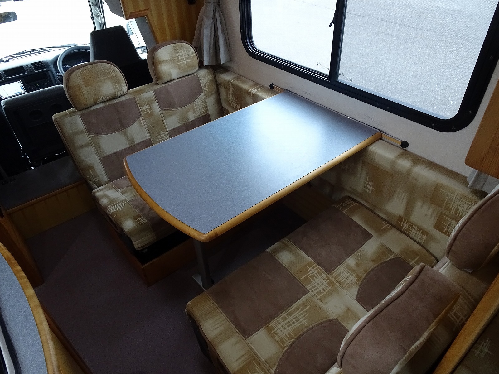 キャンピングカーキャブコン