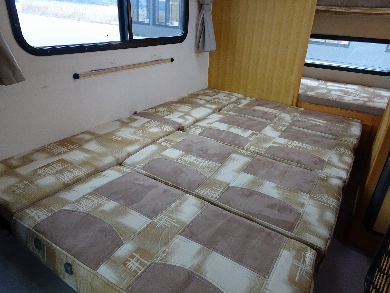 キャンピングカーキャブコン