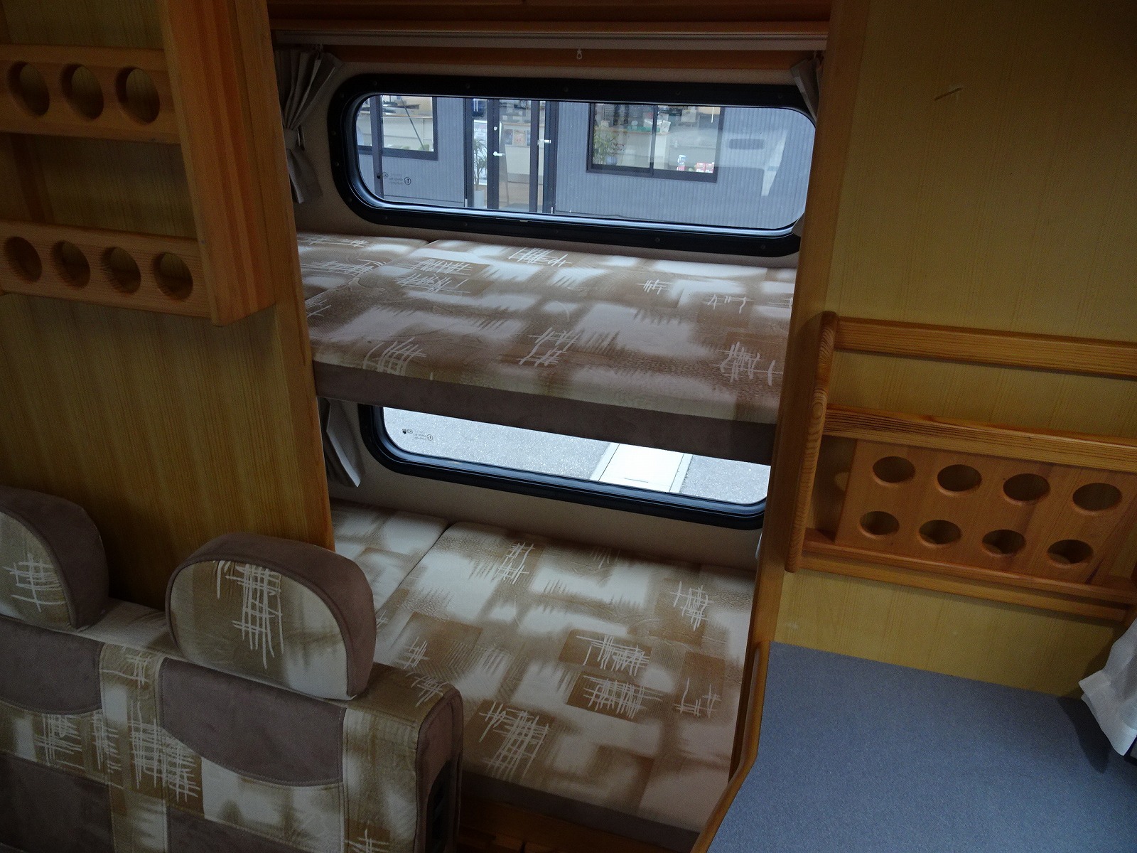 キャンピングカーキャブコン