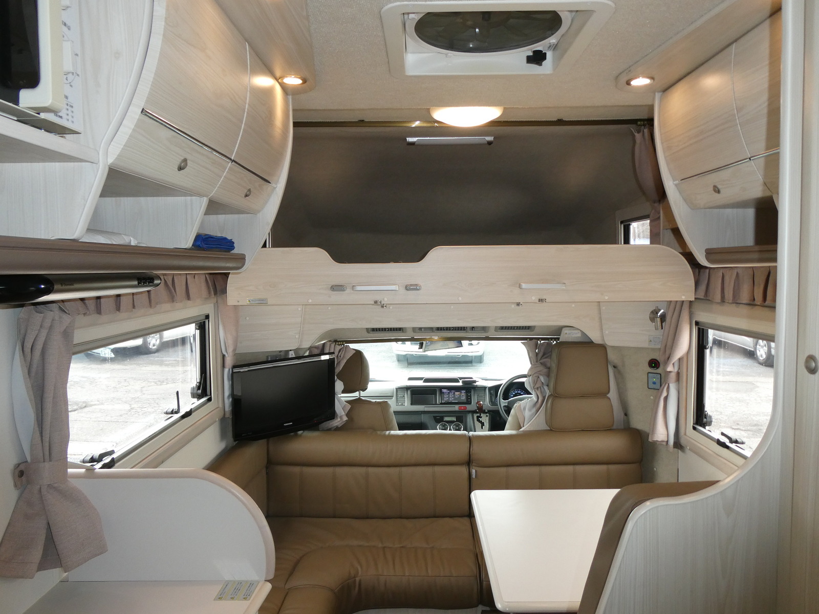 キャンピングカーキャブコン