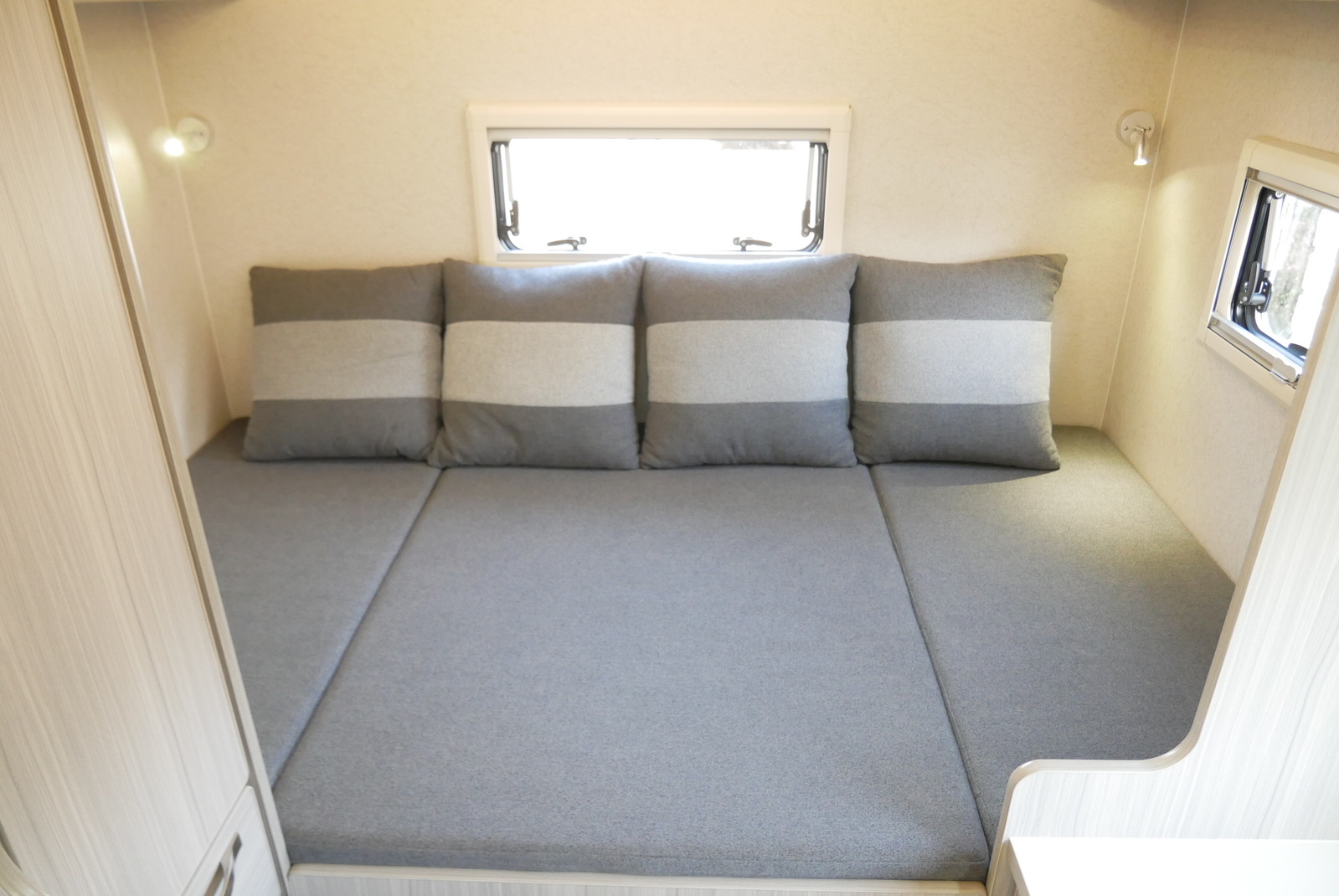 キャンピングカーキャブコン