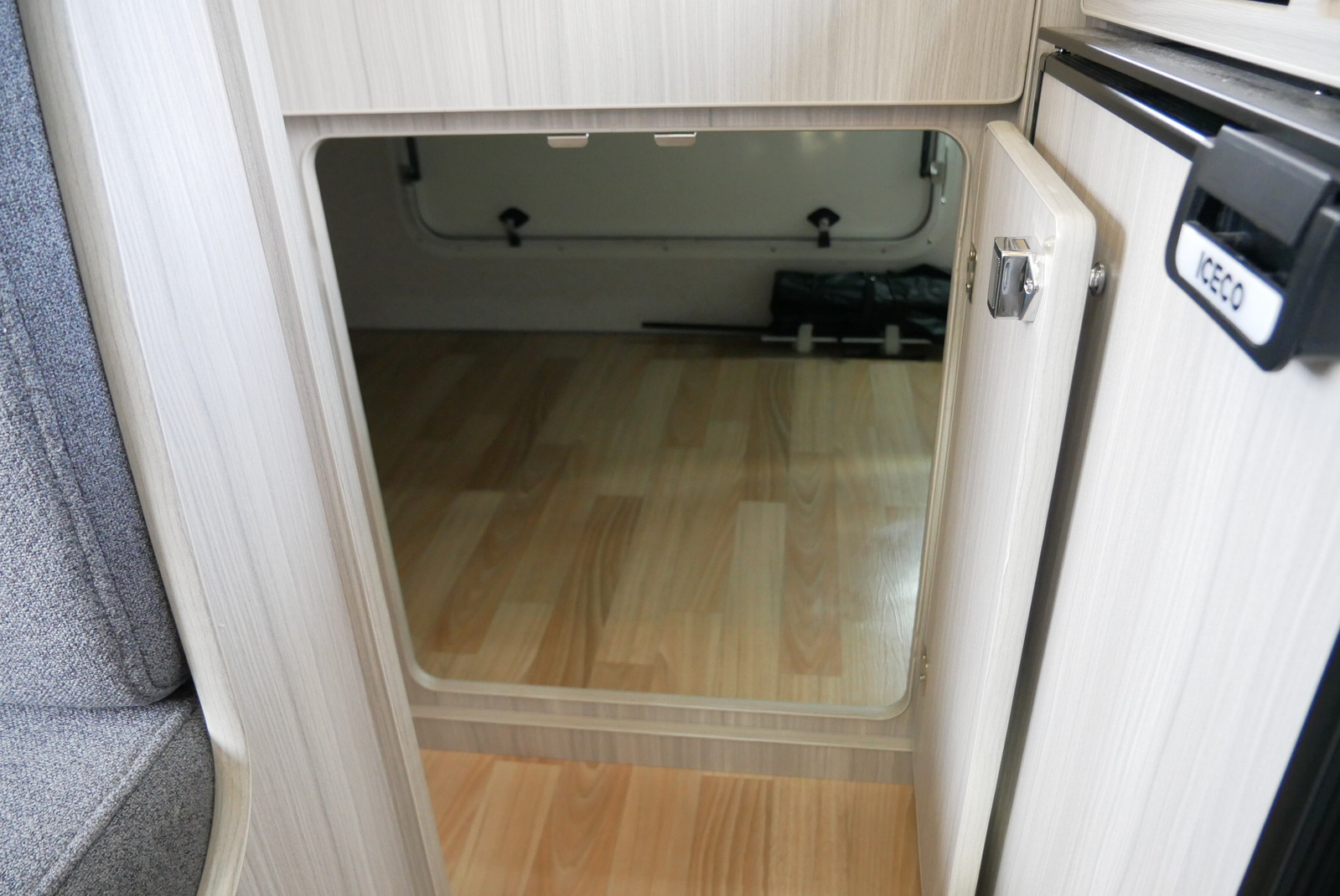 キャンピングカーキャブコン