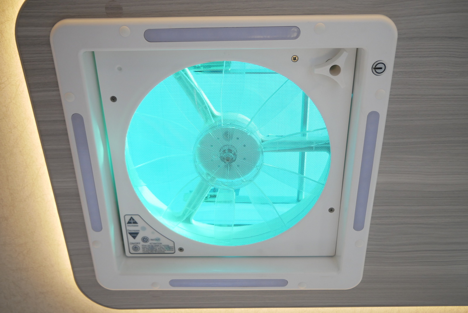 キャンピングカーキャブコン