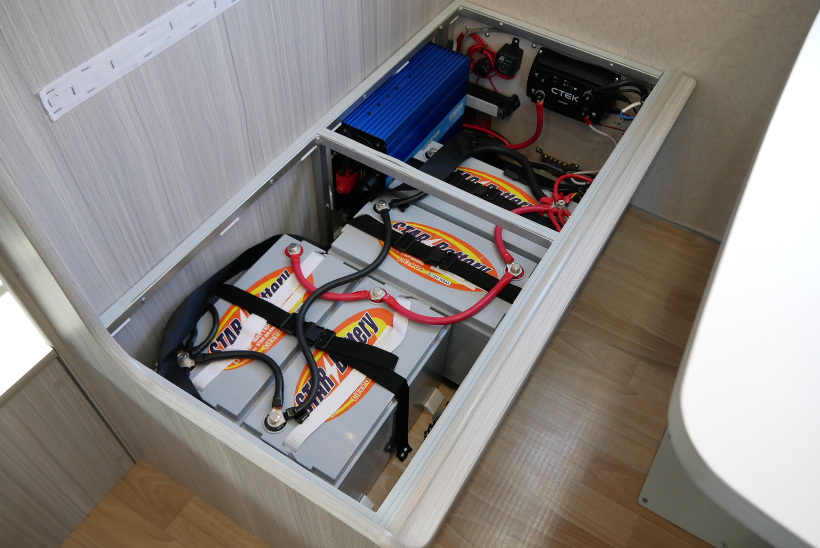 キャンピングカーキャブコン