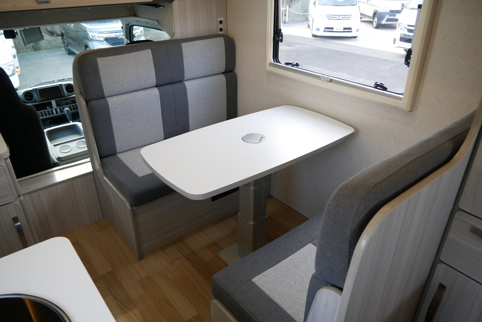 キャンピングカーキャブコン