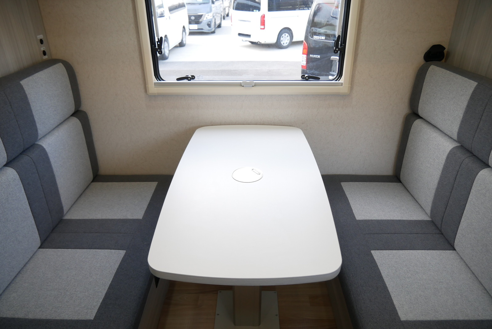 キャンピングカーキャブコン