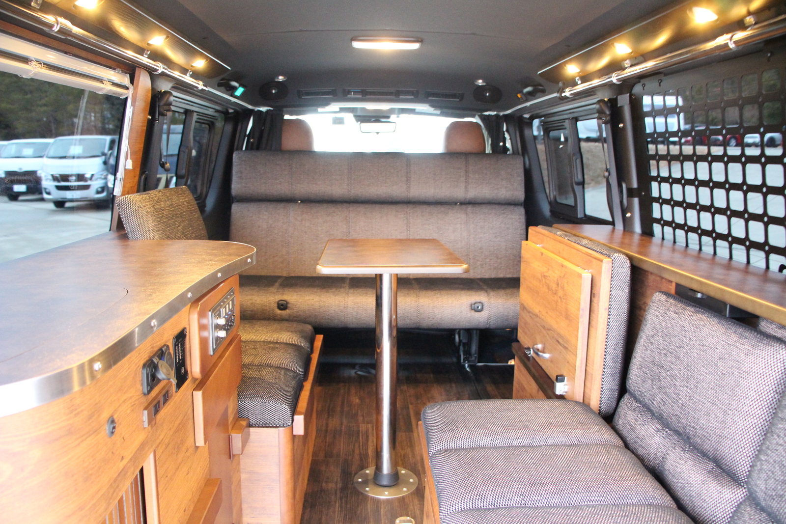 キャンピングカーバンコン