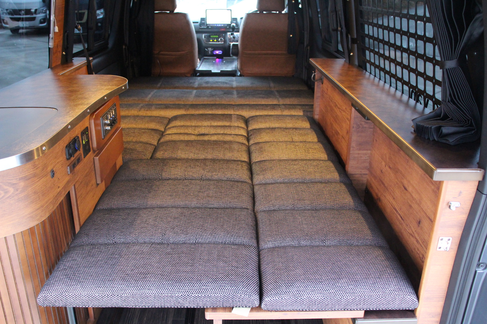 キャンピングカーバンコン