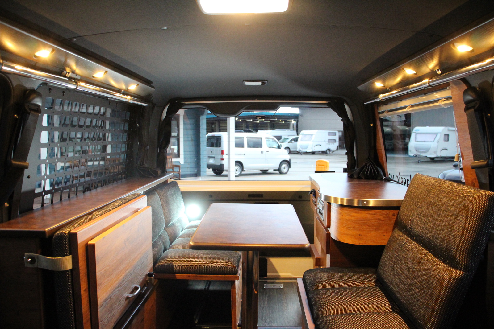 キャンピングカーバンコン