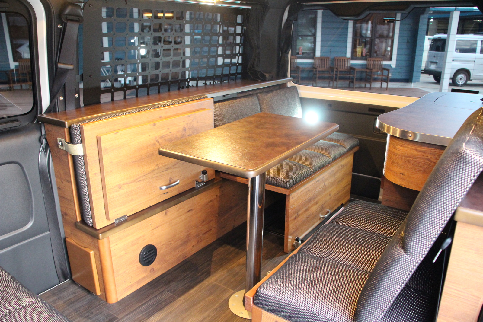 キャンピングカーバンコン