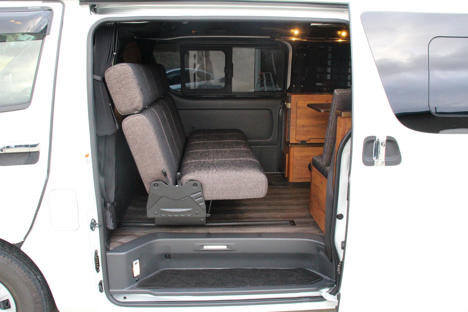 キャンピングカーバンコン