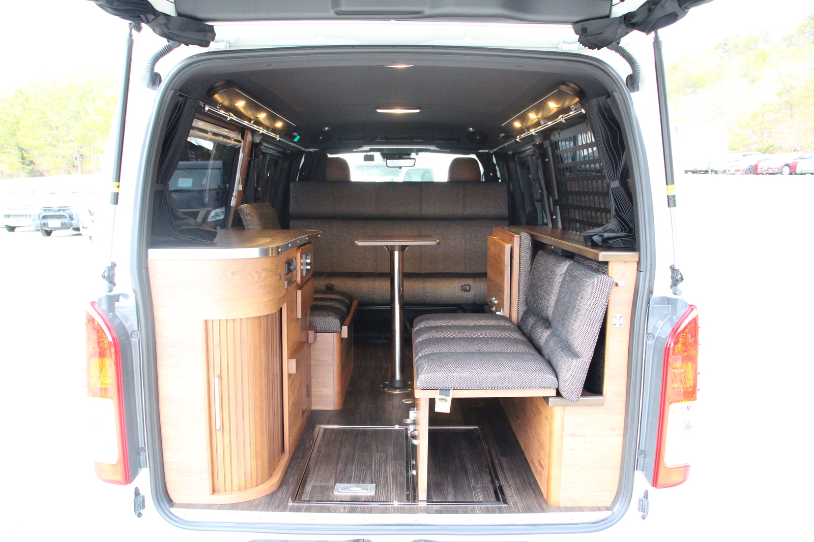 キャンピングカーバンコン