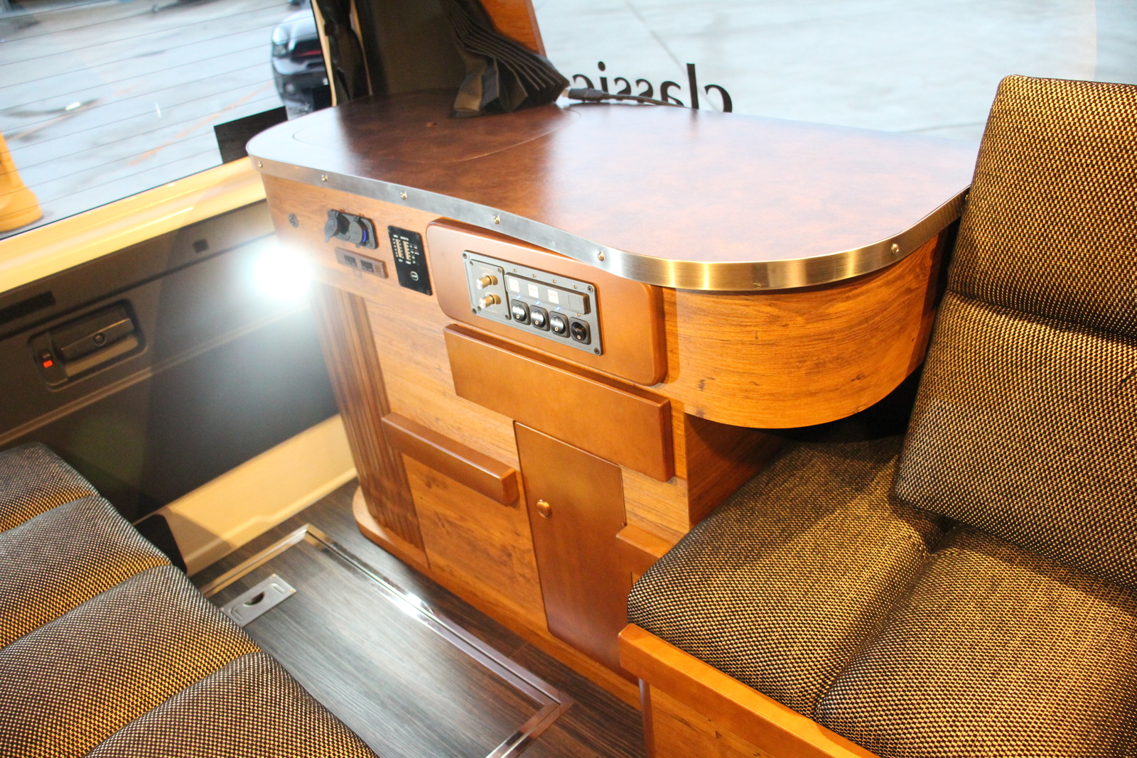 キャンピングカーバンコン