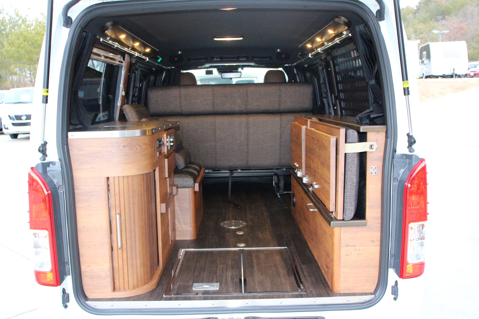 キャンピングカーバンコン