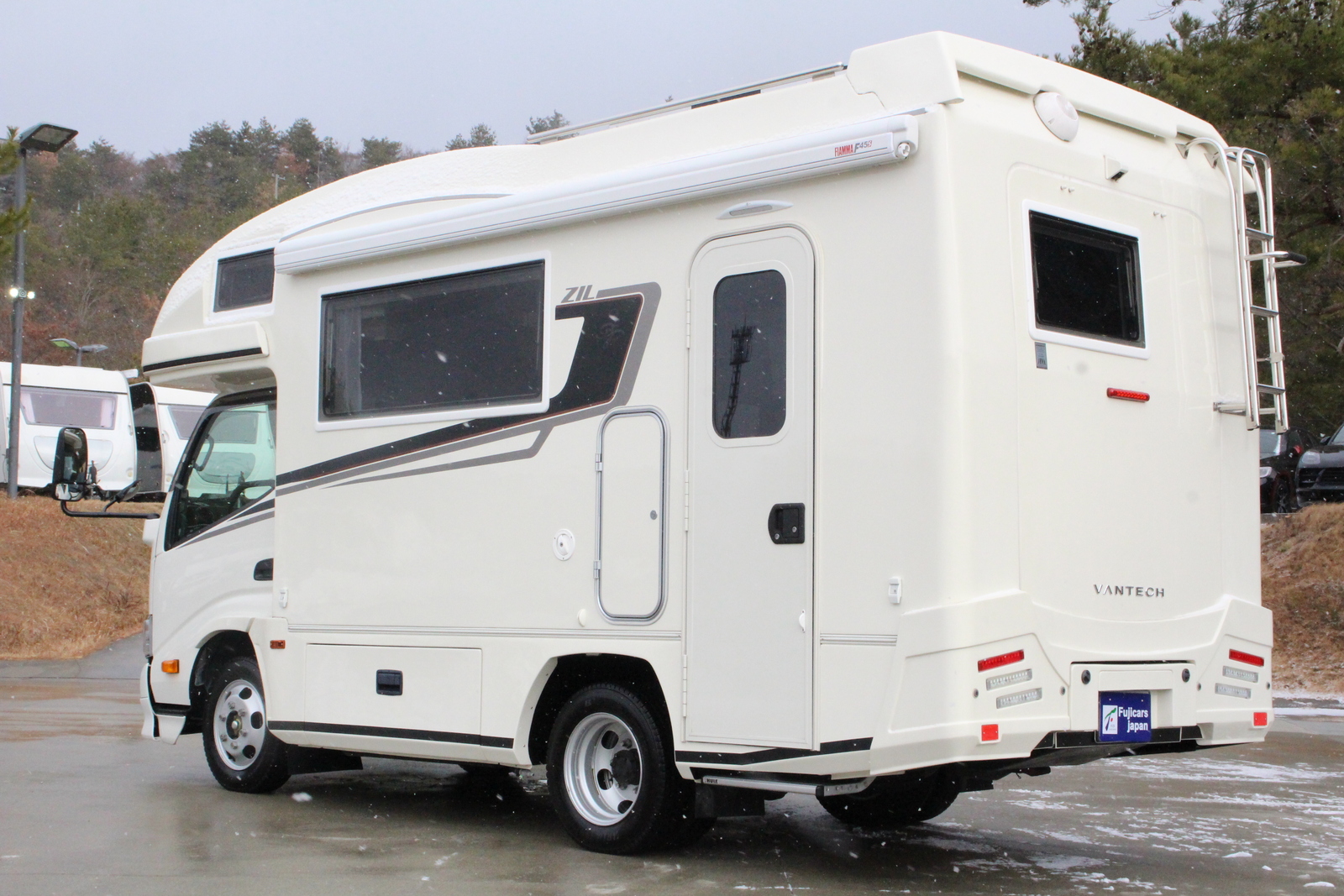 キャンピングカーキャブコン