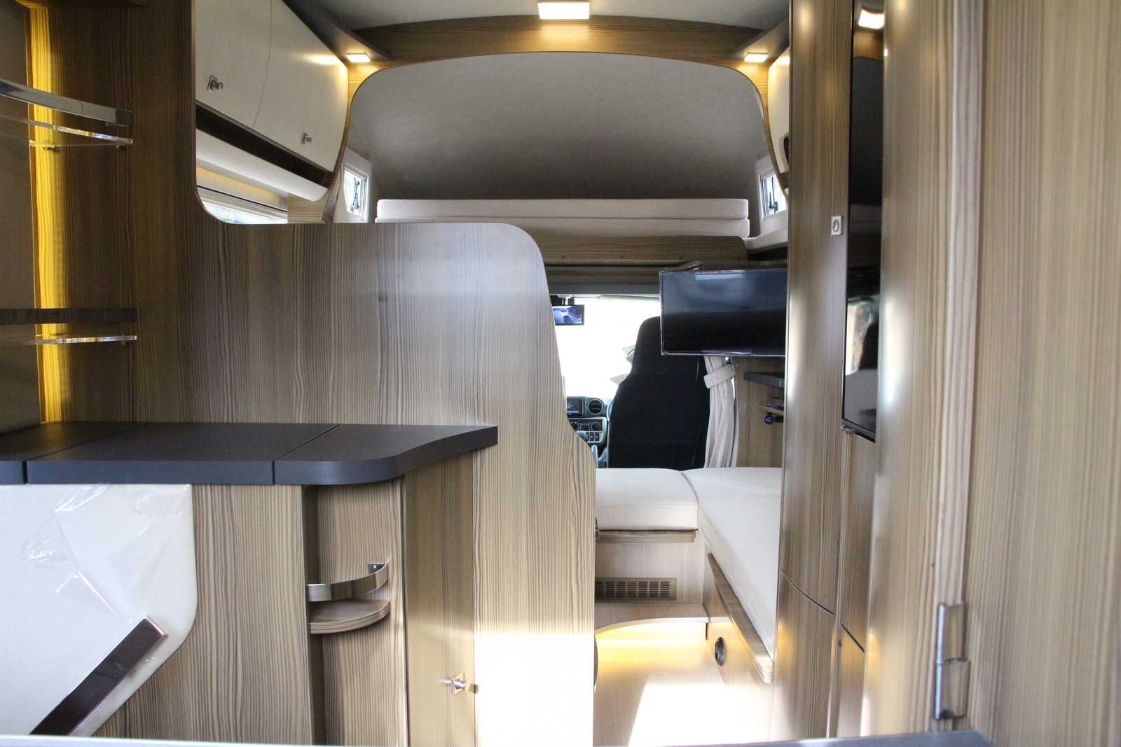 キャンピングカーキャブコン