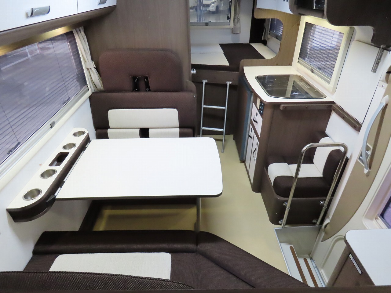 キャンピングカーキャブコン