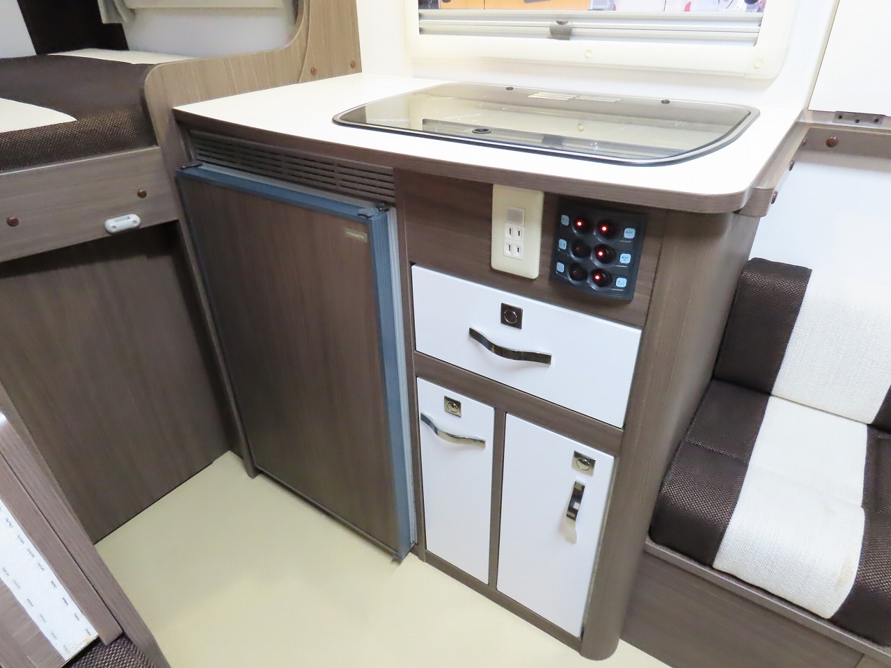 キャンピングカーキャブコン