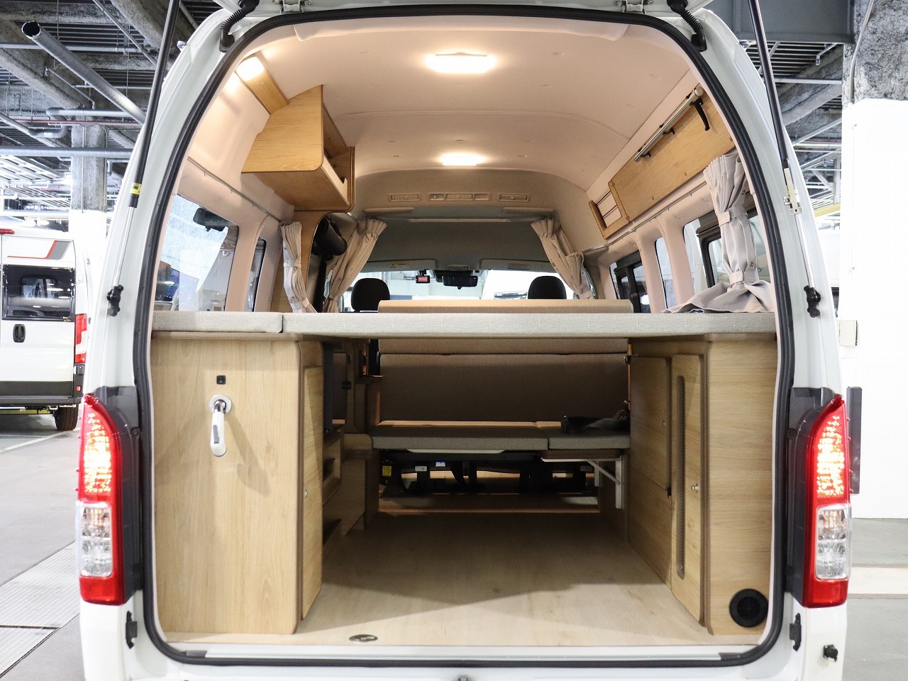 キャンピングカーバンコン