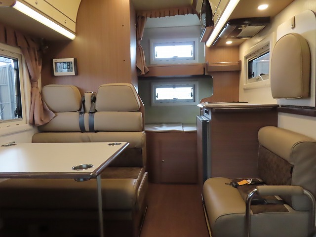 キャンピングカーキャブコン